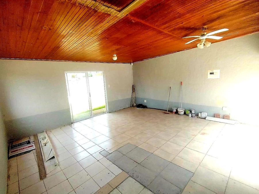 5 Bedroom Property for Sale in Beacon Bay Eastern Cape